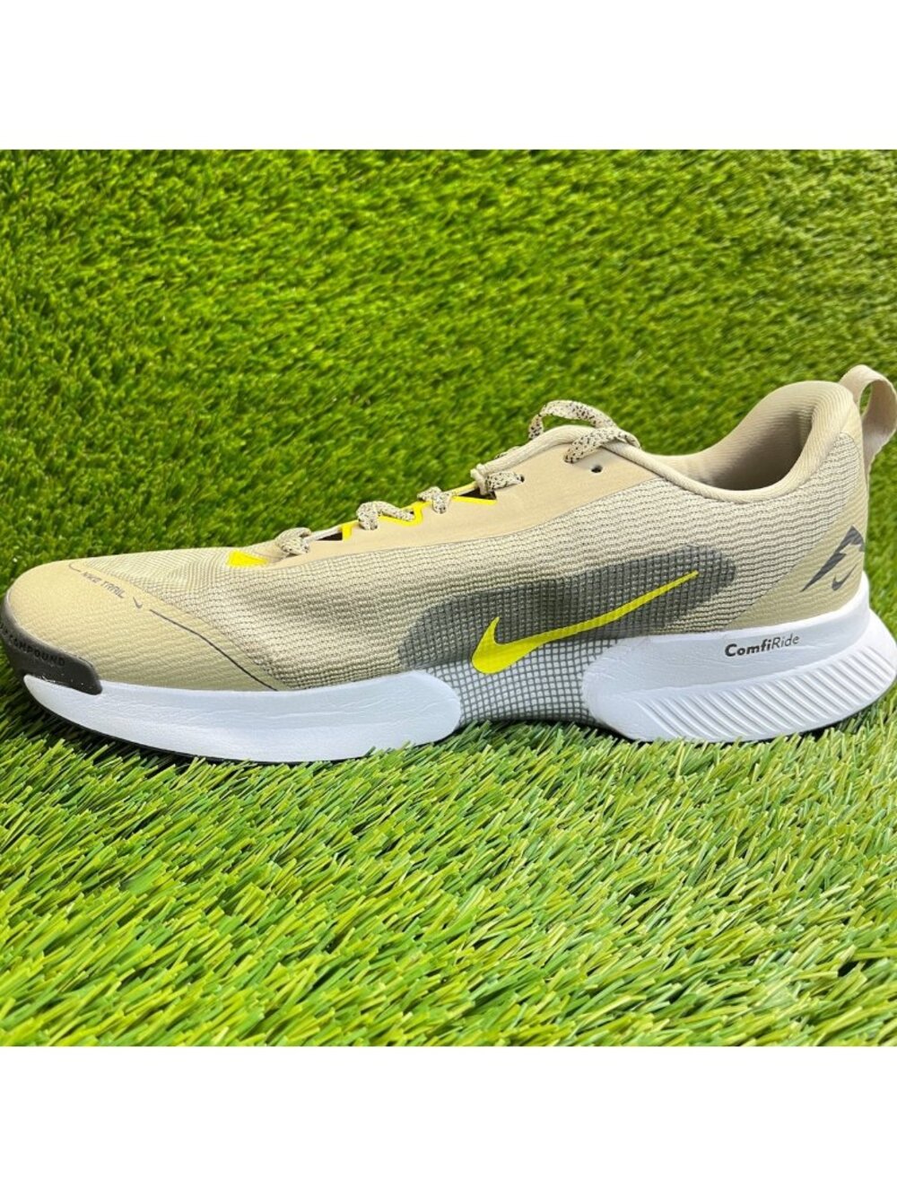 Nike Juniper Trail 3‎ Mens Size 10 Khaki Yellow Athletic Running Shoes Sneakers